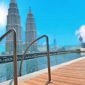 star-holiday-sky-pool-klcc.kualalumpurs-hotels.com/